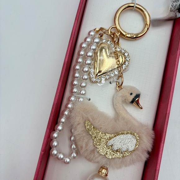 Piper K Swan Bag Charm Keychain Pink Pearl Gold Heart Rhinestone New - Picture 1 of 4